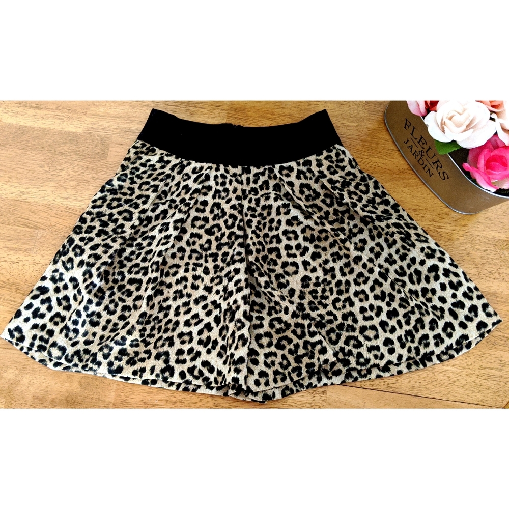 Zara Basic Leopard Print Skort XS Like New